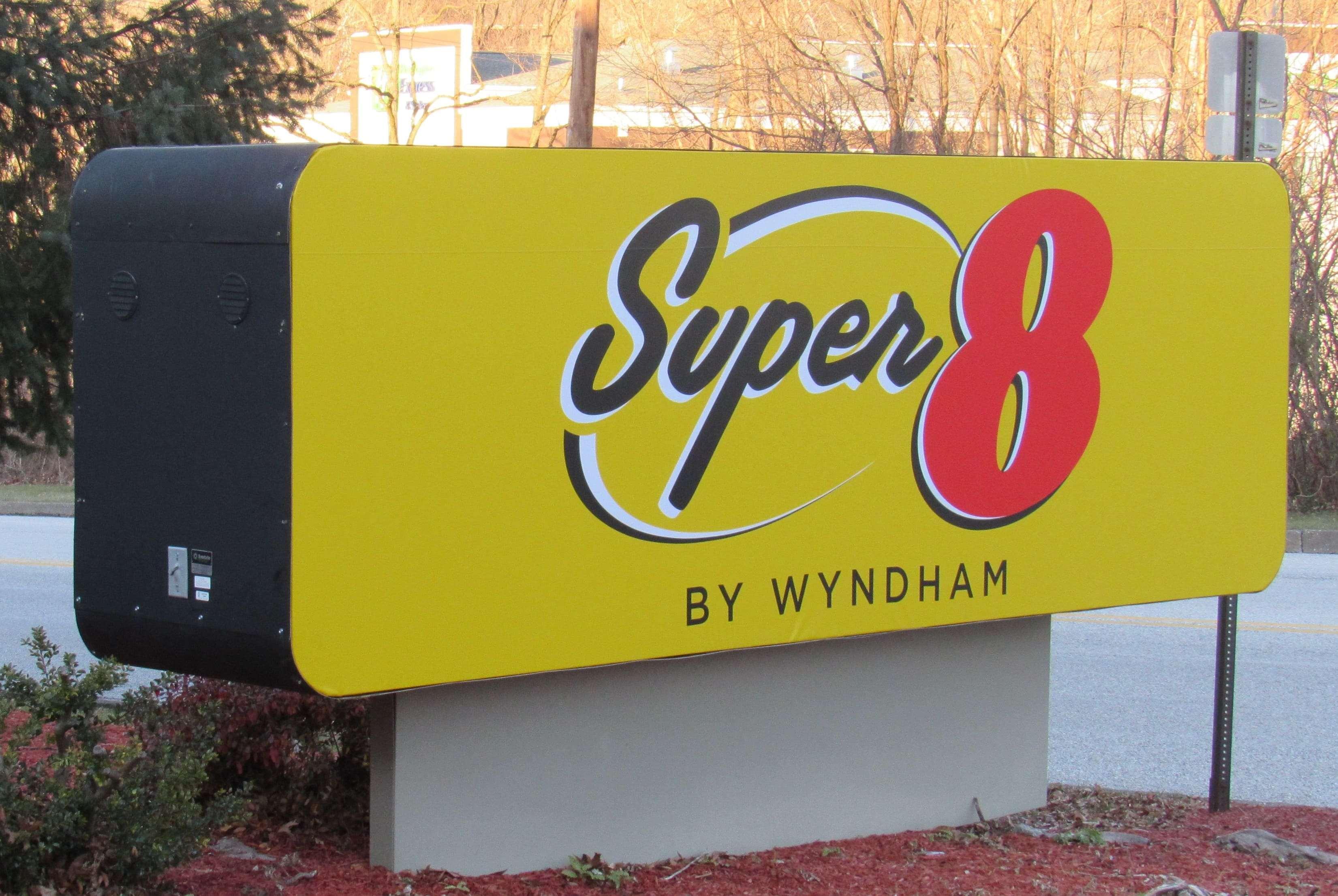 Super 8 By Wyndham New Cumberland Hotell Eksteriør bilde